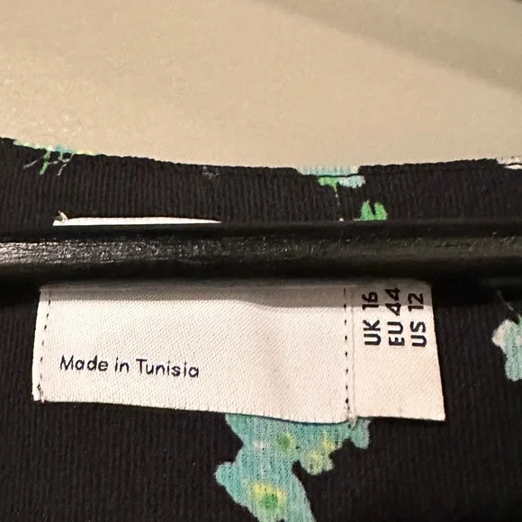 ASOS DESIGN lace trim ruffle bodice mini tea dress in black ditsy - Picture 5 of 7